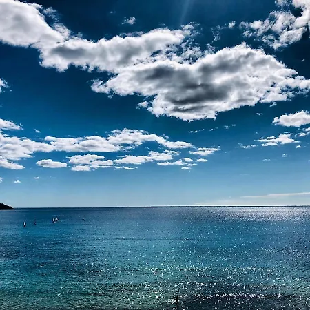 Les Pieds Dans L'eau A Saint-mandrier * Saint-Mandrier-sur-Mer