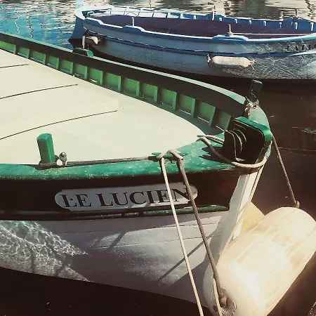 Les Pieds Dans L'eau A Saint-mandrier Saint-Mandrier-sur-Mer